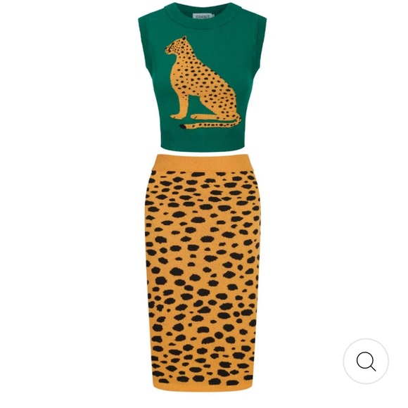 WOMEN’S GREEN LEOPARD PRINT KNIT SET WITH CHEETAH GRAPHIC - Picture 1 of 12